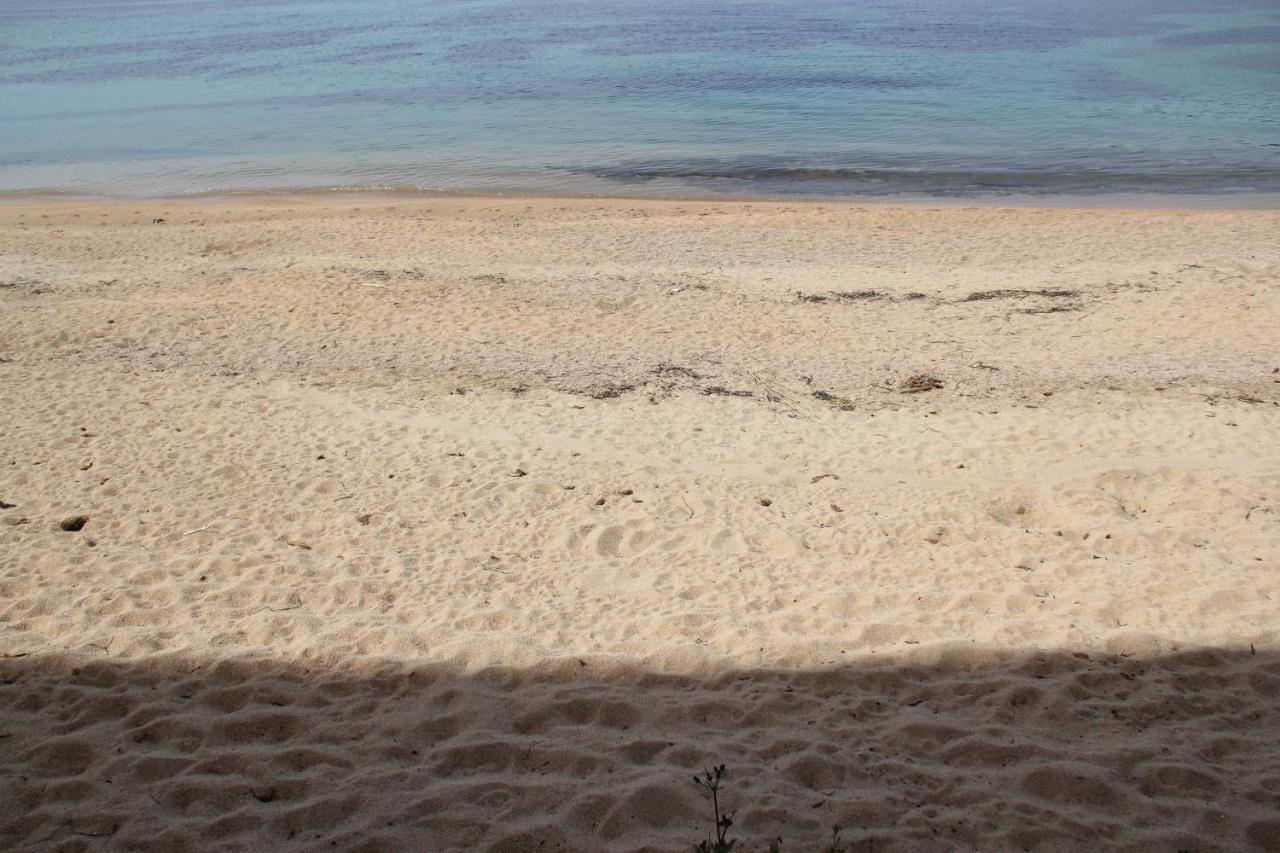 Pieds Dans L’eau *